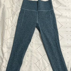 Athleta salutation stash II textures tight leggings